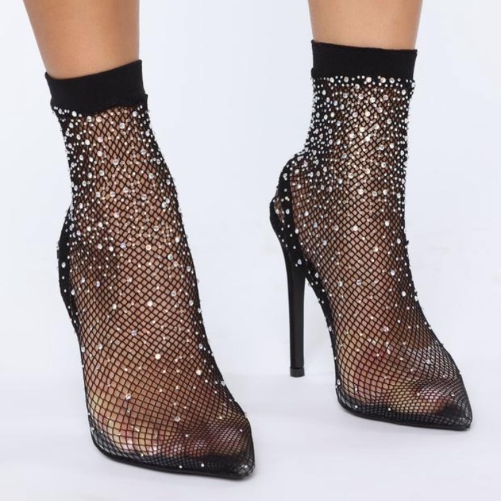 Highly classified rhinestone pump